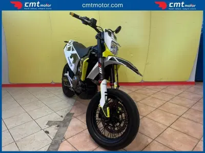 Husqvarna 701 Supermoto (2021) usata