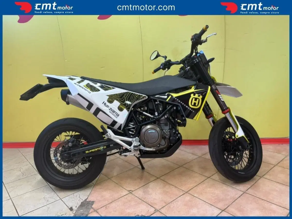 Husqvarna 701 Supermoto (2021) (2)