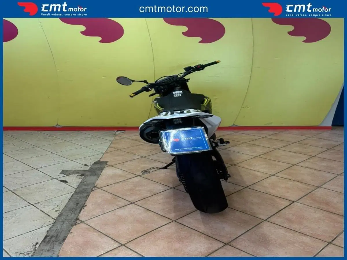 Husqvarna 701 Supermoto (2021) (4)
