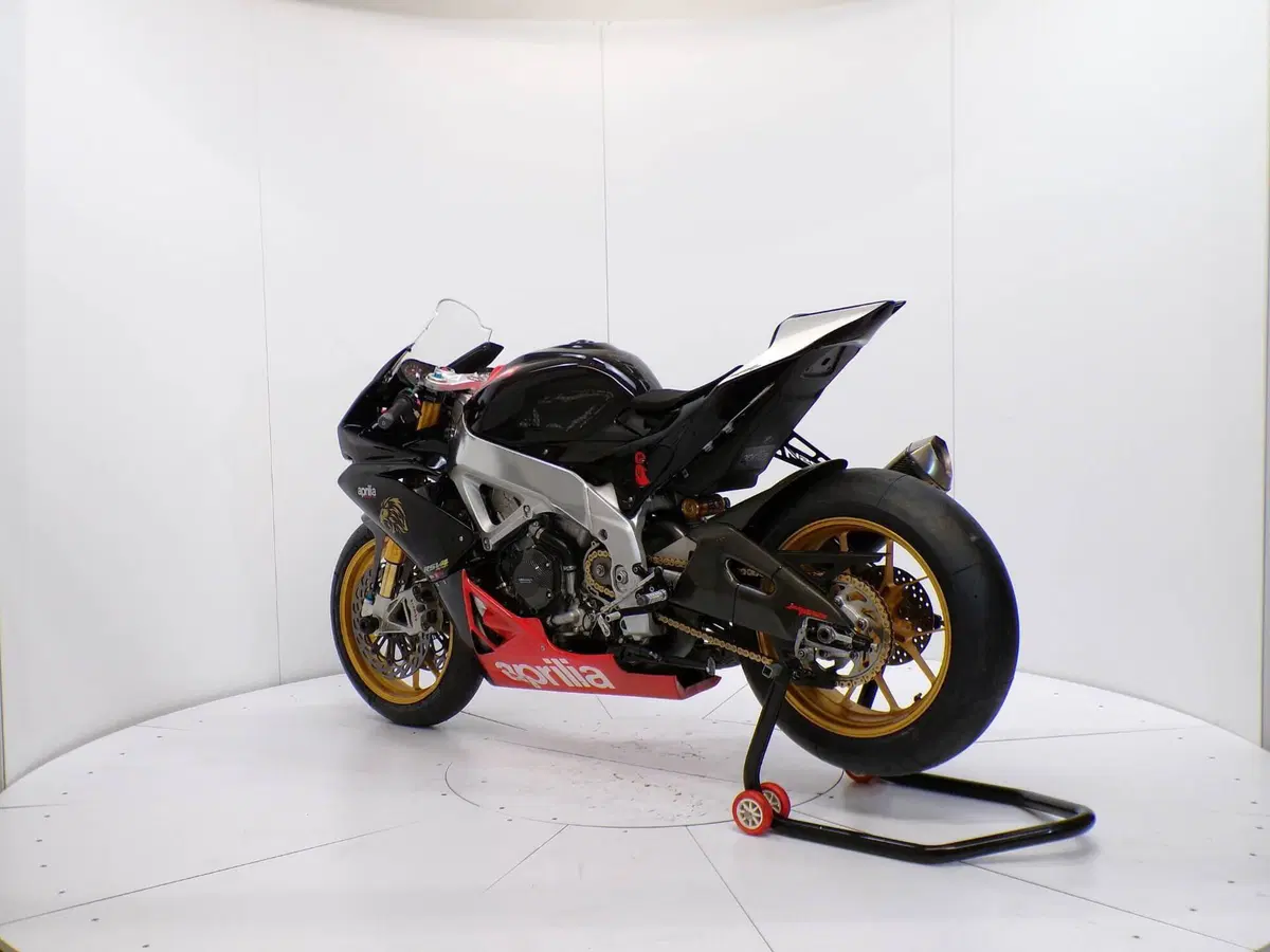 Aprilia RSV4 Factory APRC ABS (2011 - 15) (5)