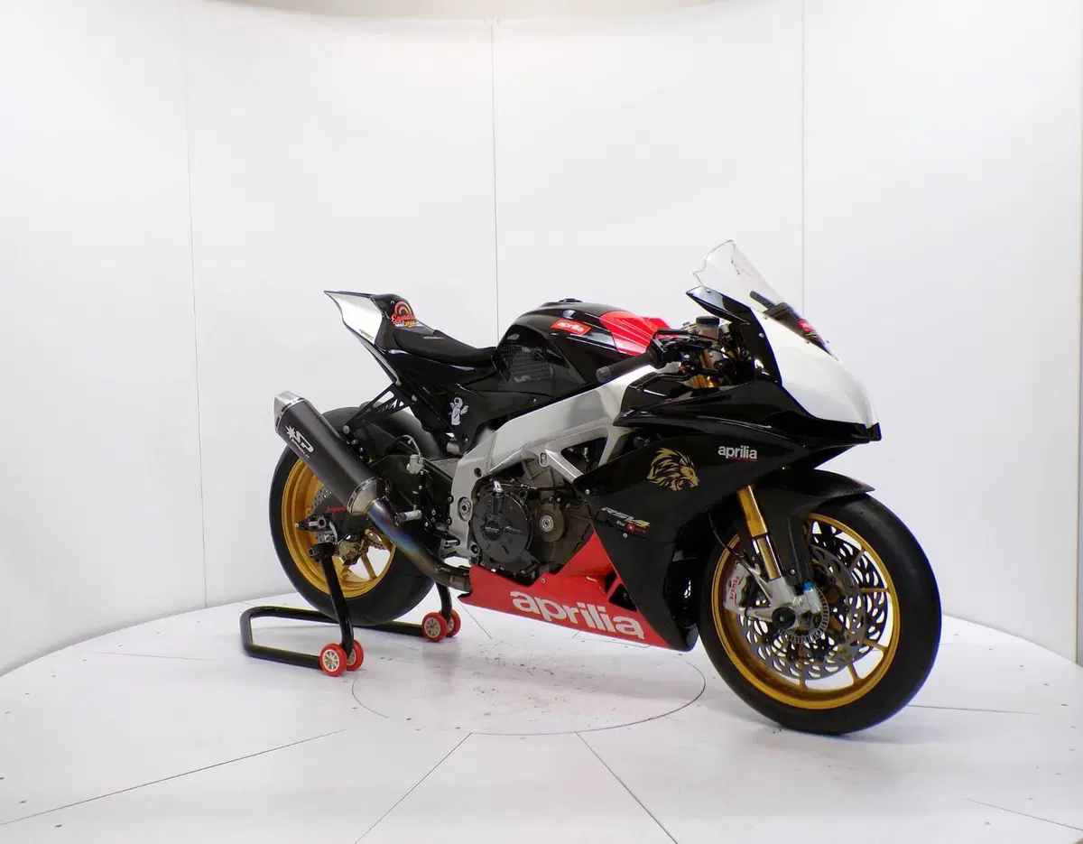 Aprilia RSV4 Factory APRC ABS (2011 - 15) (2)