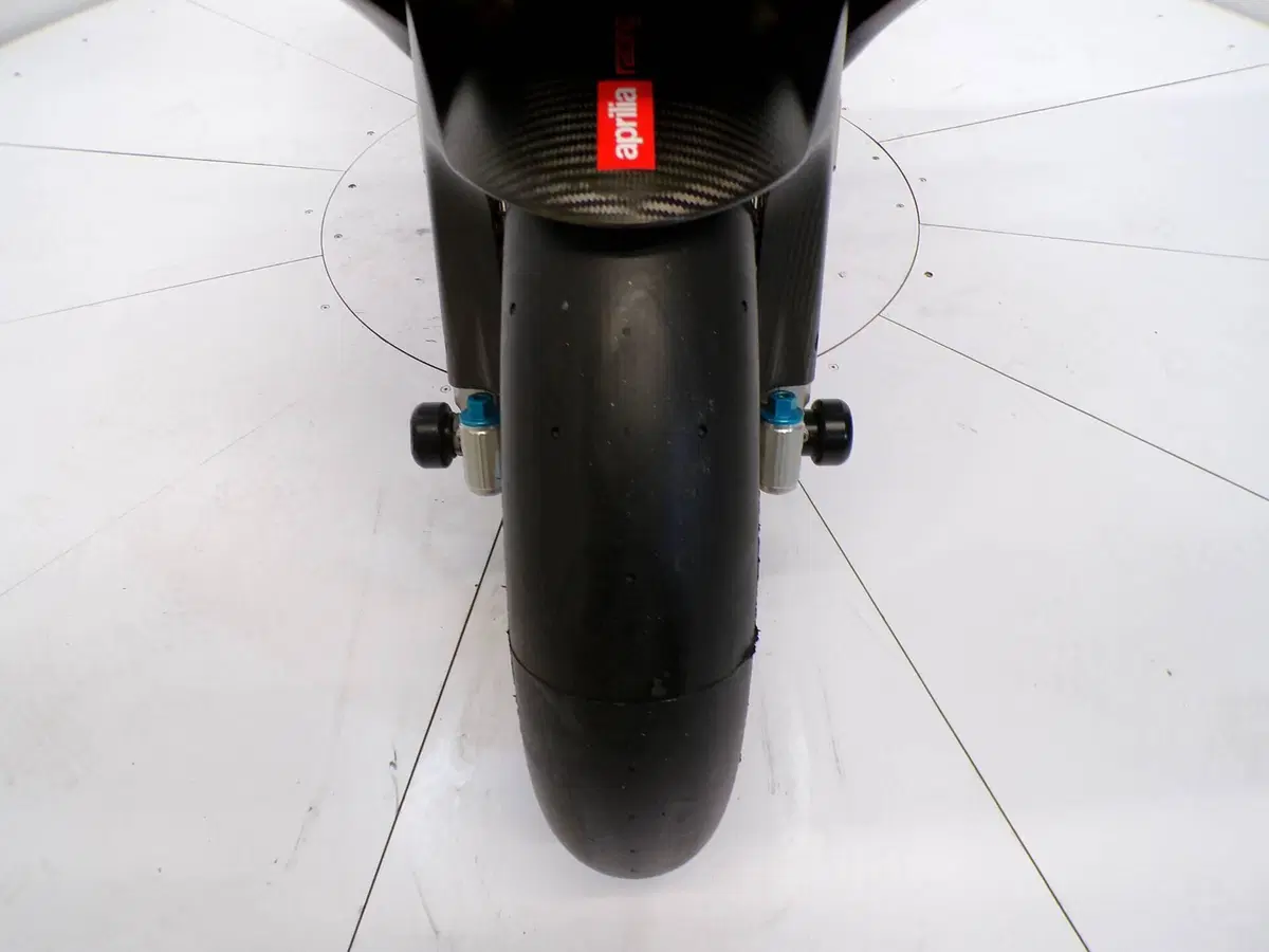 Aprilia RSV4 Factory APRC ABS (2011 - 15) (10)
