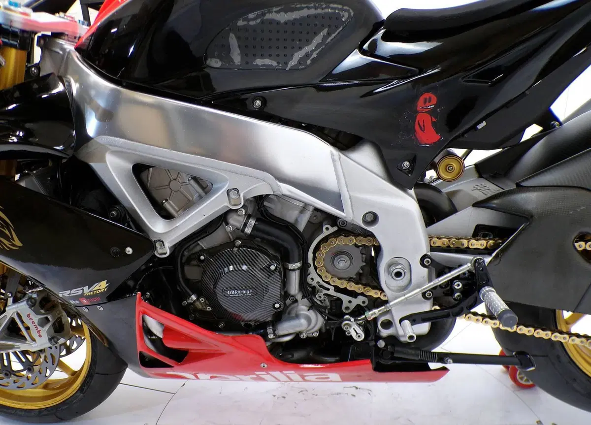 Aprilia RSV4 Factory APRC ABS (2011 - 15) (7)