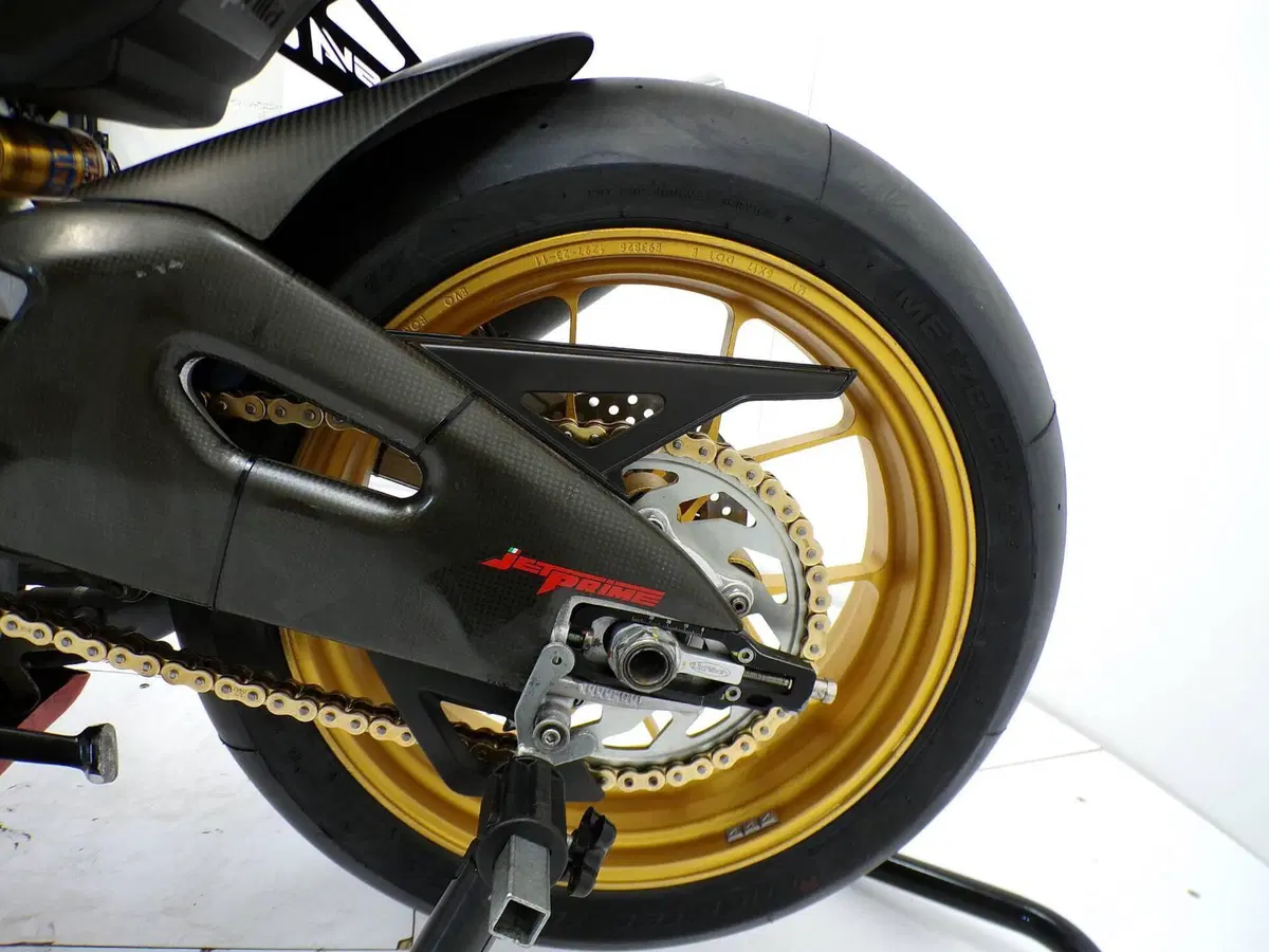 Aprilia RSV4 Factory APRC ABS (2011 - 15) (11)