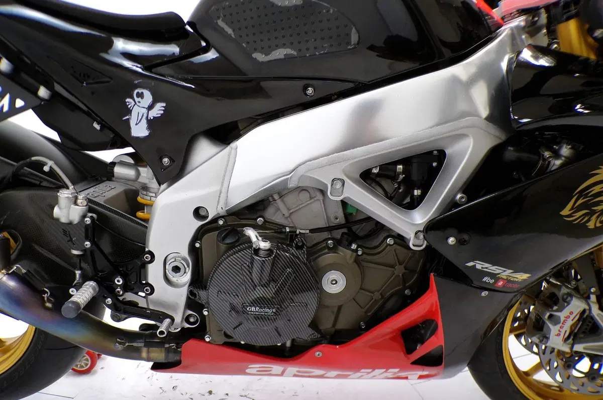 Aprilia RSV4 Factory APRC ABS (2011 - 15) (8)