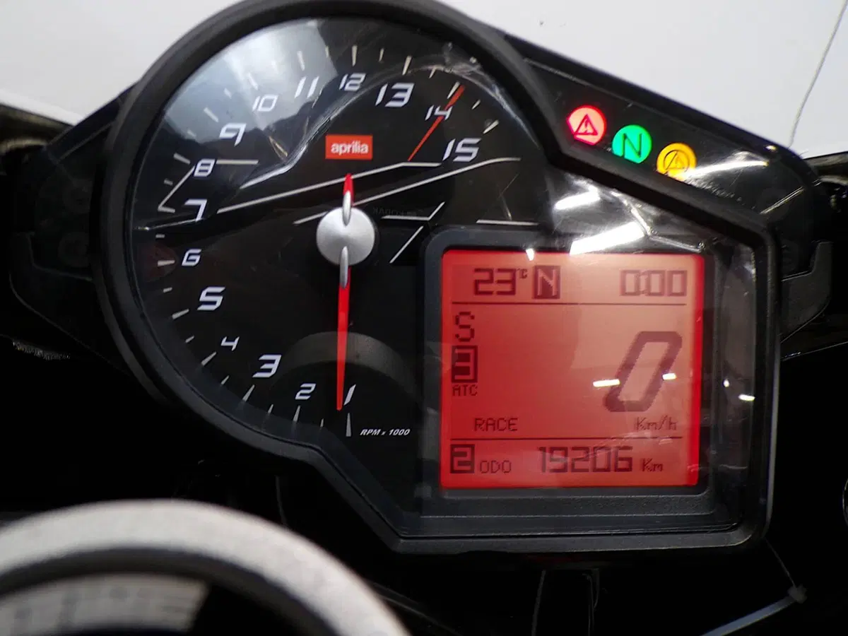 Aprilia RSV4 Factory APRC ABS (2011 - 15) (13)
