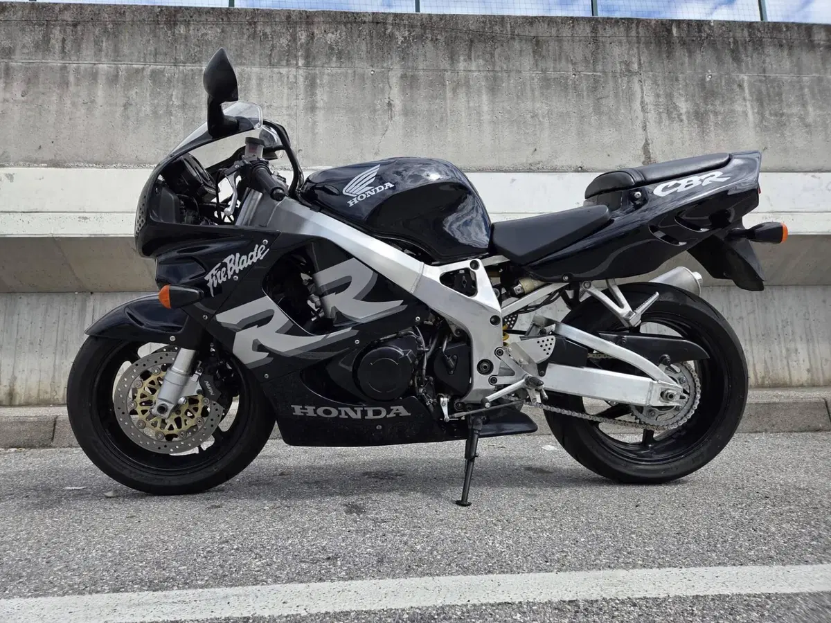 Honda CBR 900 RR FIREBLADE