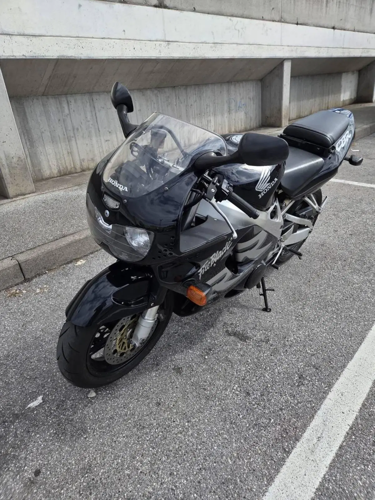 Honda CBR 900 RR FIREBLADE (2)