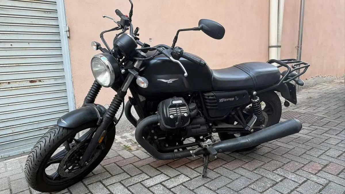 Moto Guzzi V7 III Stone (2017 - 20)