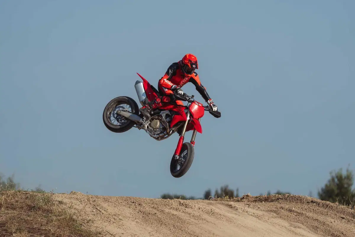 Desmo450 SM: svelati i CV e i dati tecnici della prima Ducati supermotard [VIDEO E GALLERY] (5)