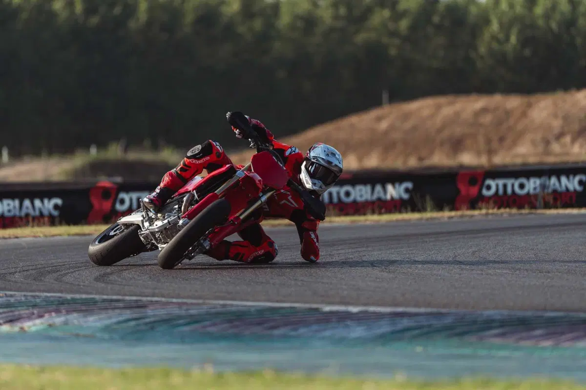 Desmo450 SM: svelati i CV e i dati tecnici della prima Ducati supermotard [VIDEO E GALLERY]