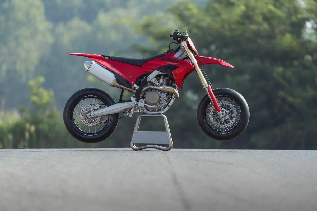 Desmo450 SM: svelati i CV e i dati tecnici della prima Ducati supermotard [VIDEO E GALLERY] (8)