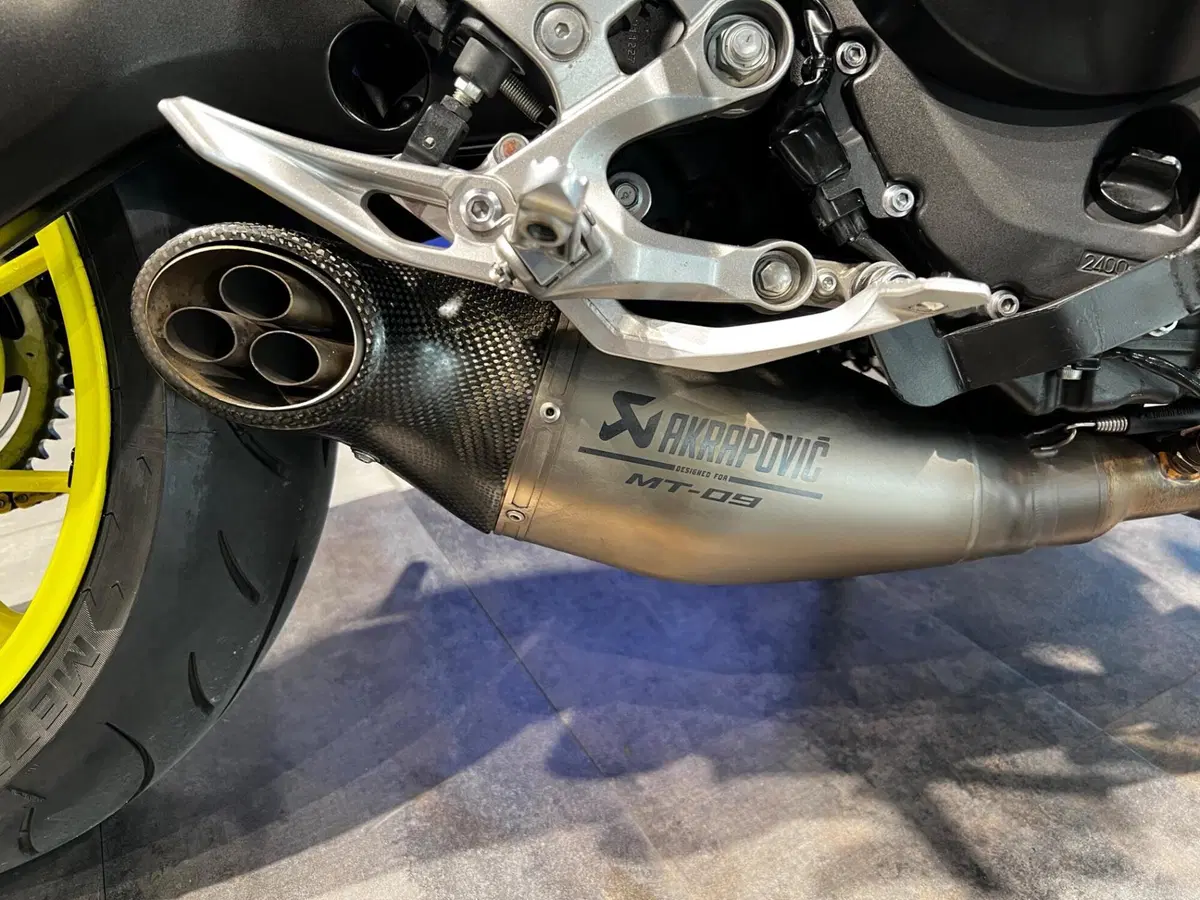 Yamaha MT-09 (2017 - 20) (2)