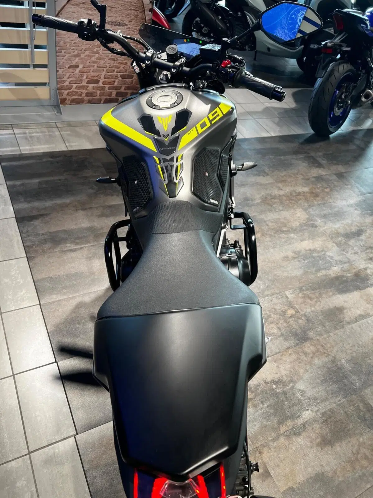 Yamaha MT-09 (2017 - 20) (5)