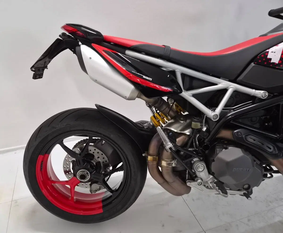 Ducati Hypermotard 950 RVE (2022 - 25) (4)
