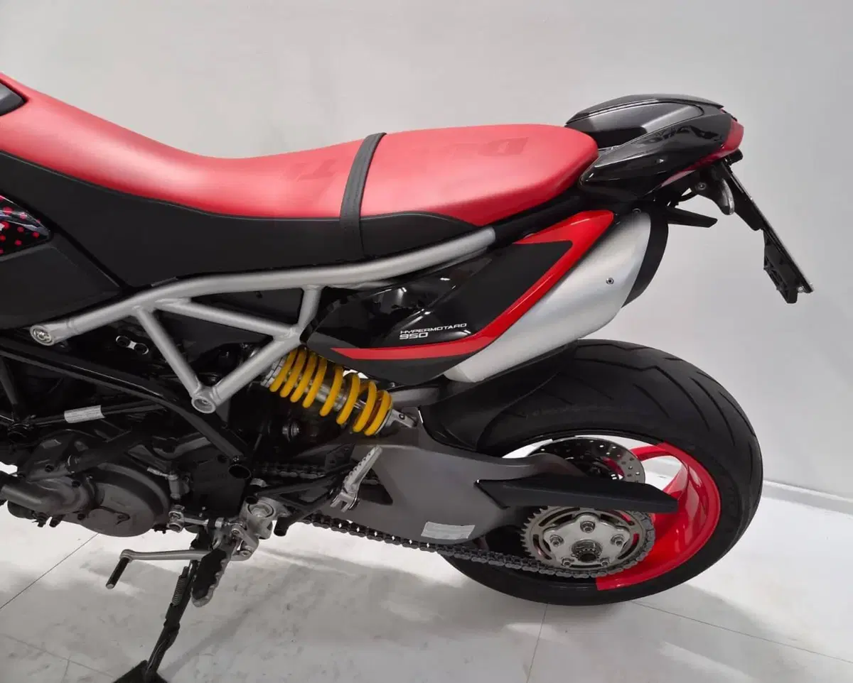 Ducati Hypermotard 950 RVE (2022 - 25) (6)