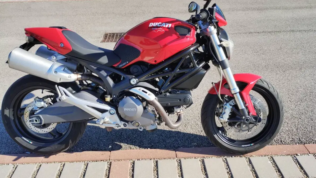 Ducati Monster 696 Plus (2007 - 14) (3)