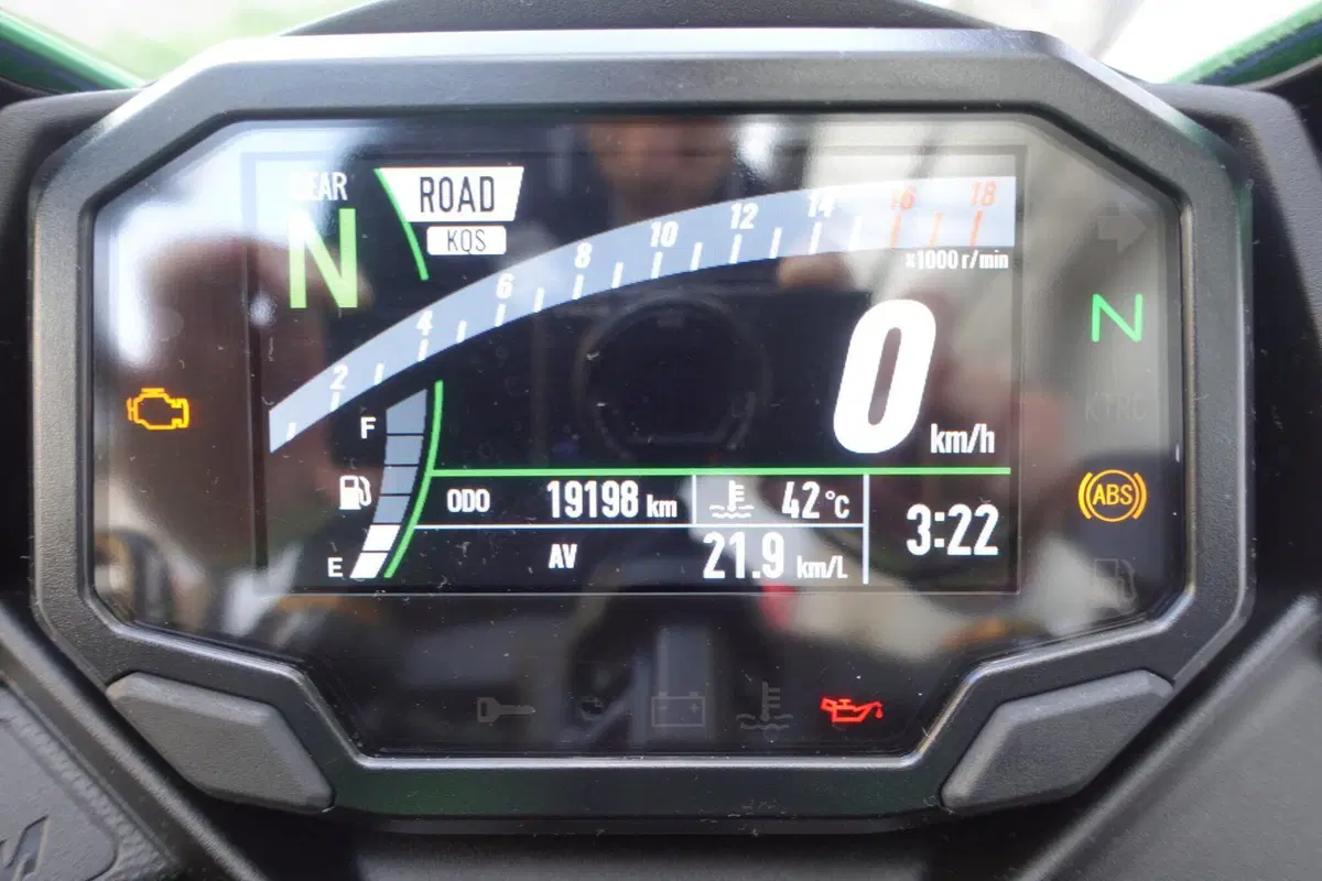 Kawasaki Ninja ZX-4R (2024 - 26) (4)