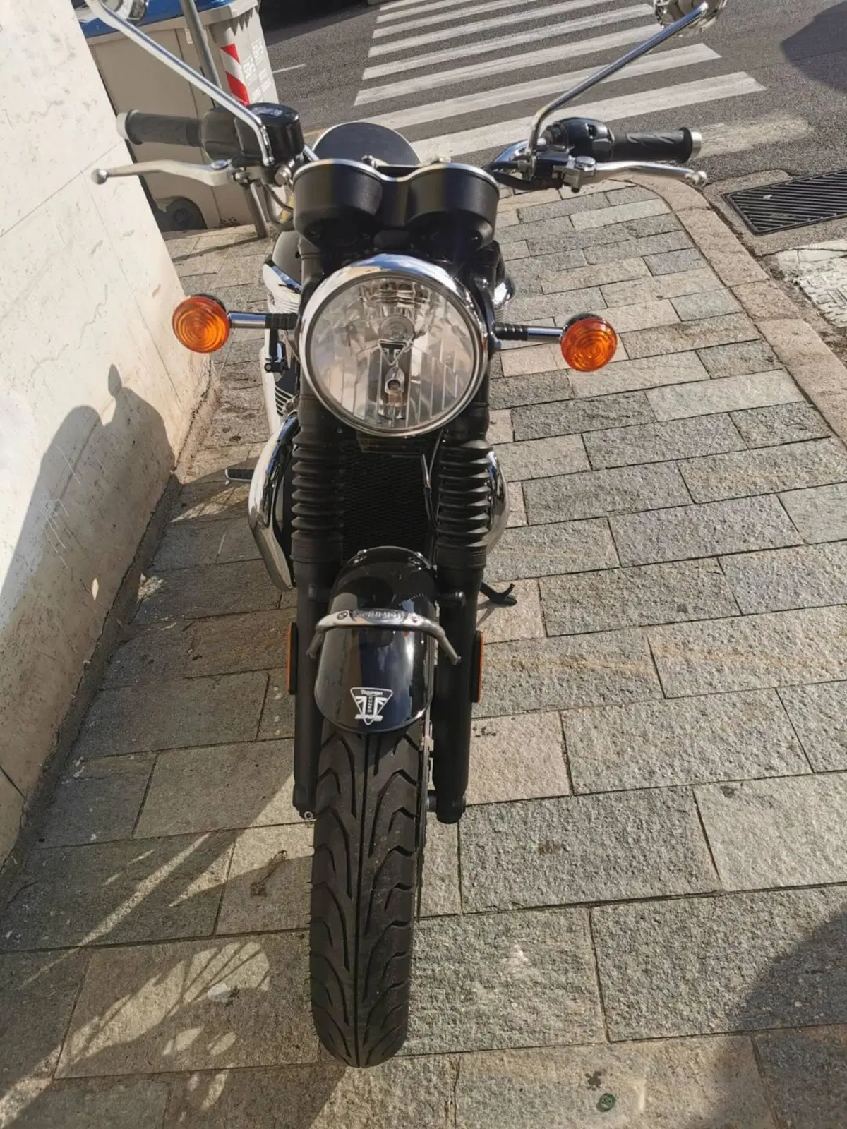 Triumph Bonneville T100 Black (2017 - 20) (2)