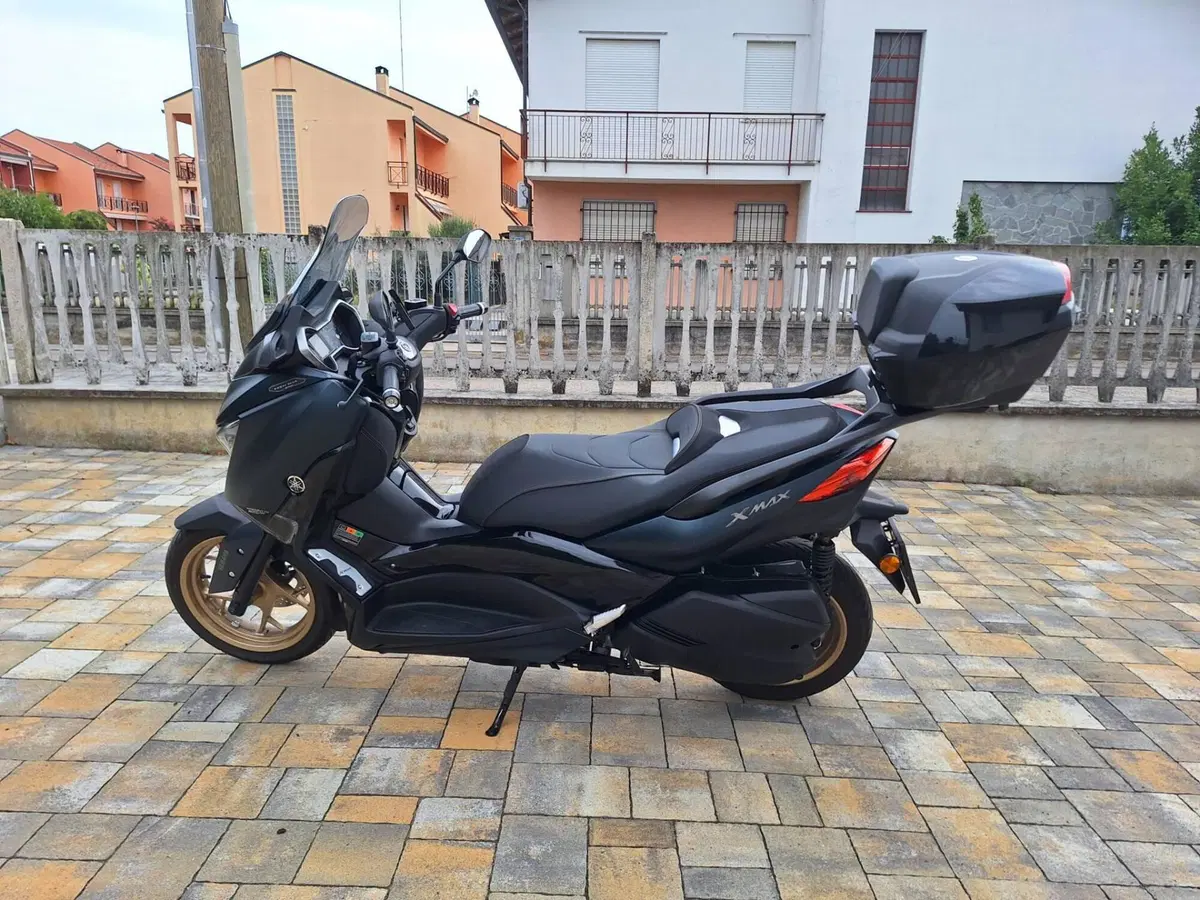Yamaha X-Max 300 Tech Max (2021 - 24) (2)