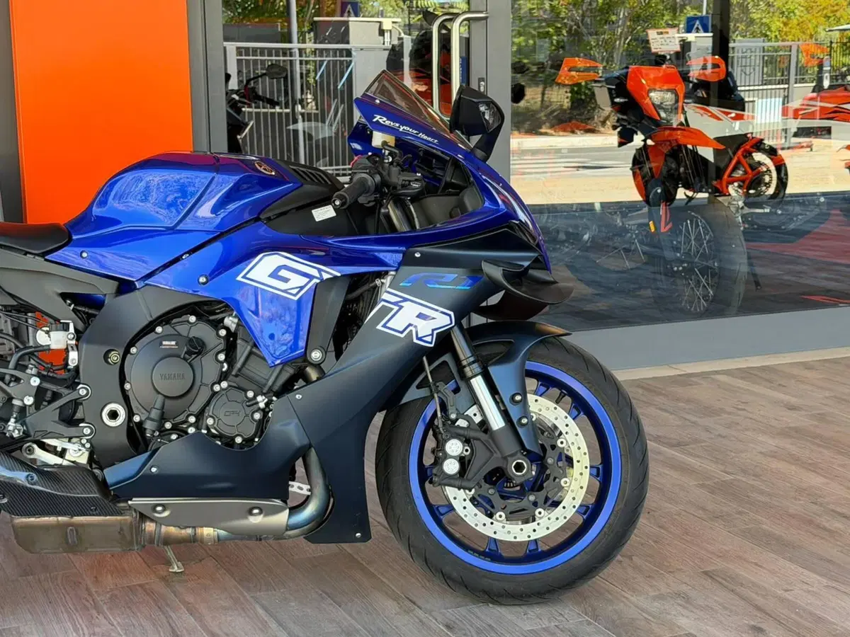 Yamaha YZF R1 (2020 - 25) (3)
