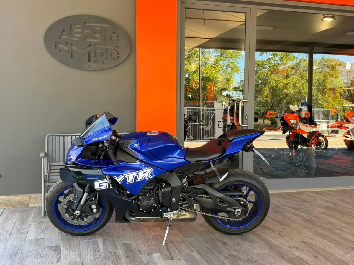 Yamaha YZF R1 (2020 - 25) (2)