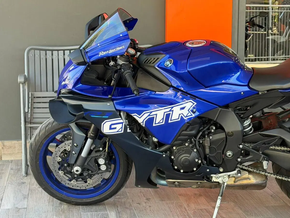 Yamaha YZF R1 (2020 - 25) (6)