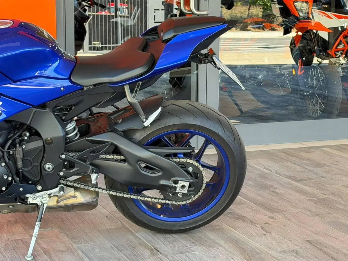 Yamaha YZF R1 (2020 - 25) (8)
