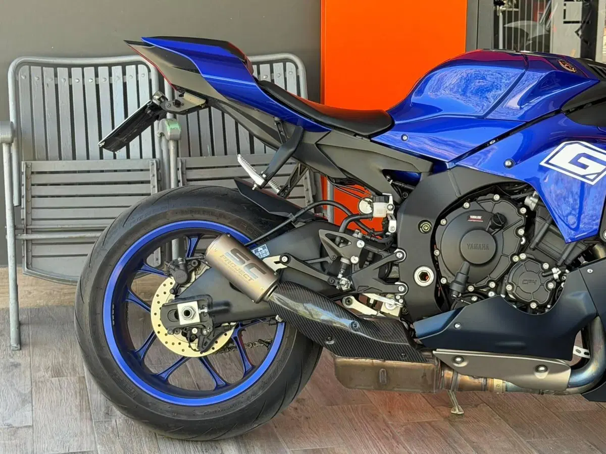 Yamaha YZF R1 (2020 - 25) (9)
