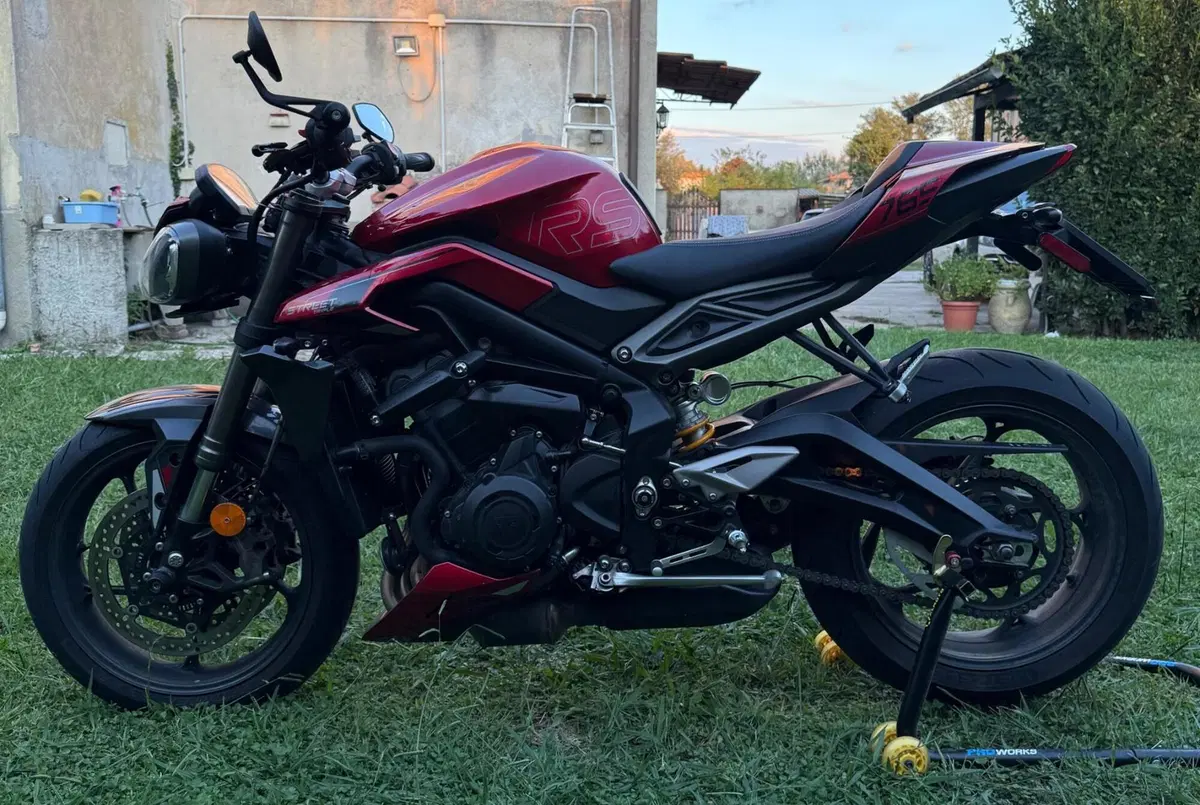 Triumph Street Triple 765 RS (2023 - 26) (11)