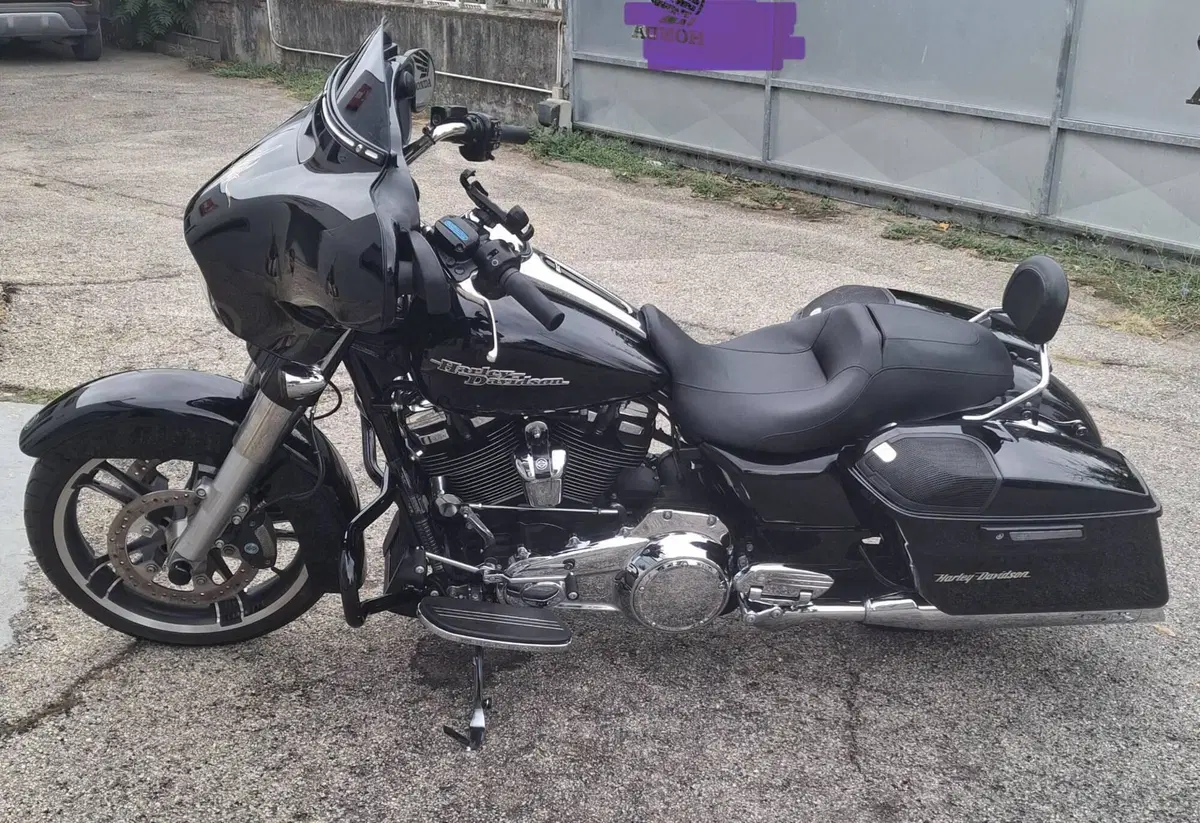 Harley-Davidson 107 Street Glide Special (2017 - 19) - FLHXS (2)