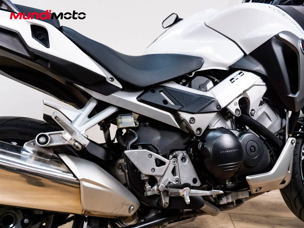 Honda VFR 800 (1998 - 01) (4)