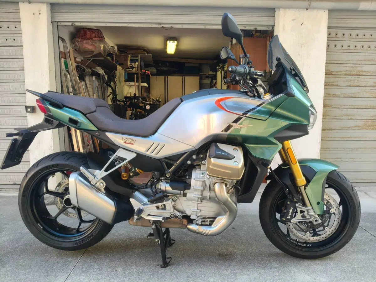 Moto Guzzi V100 Mandello S (2025 - 26)