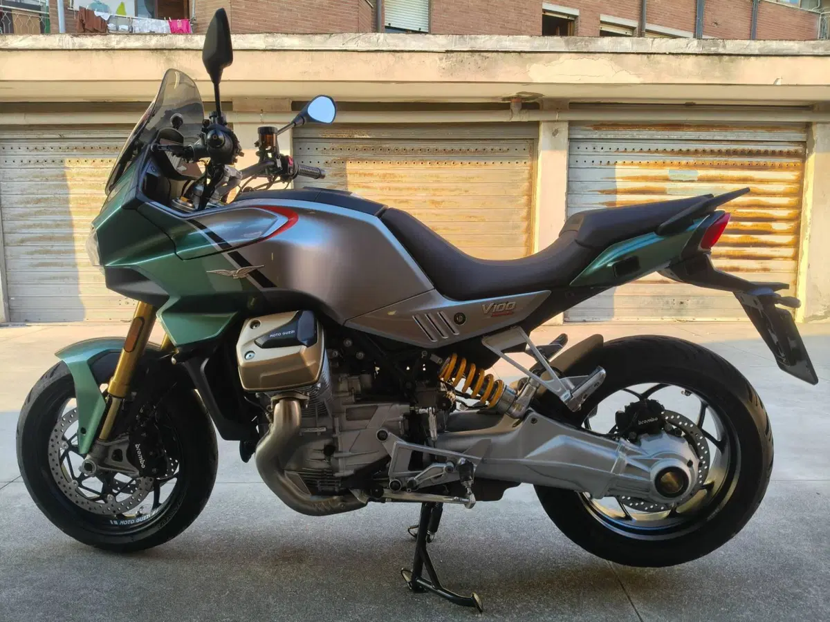 Moto Guzzi V100 Mandello S (2025 - 26) (2)