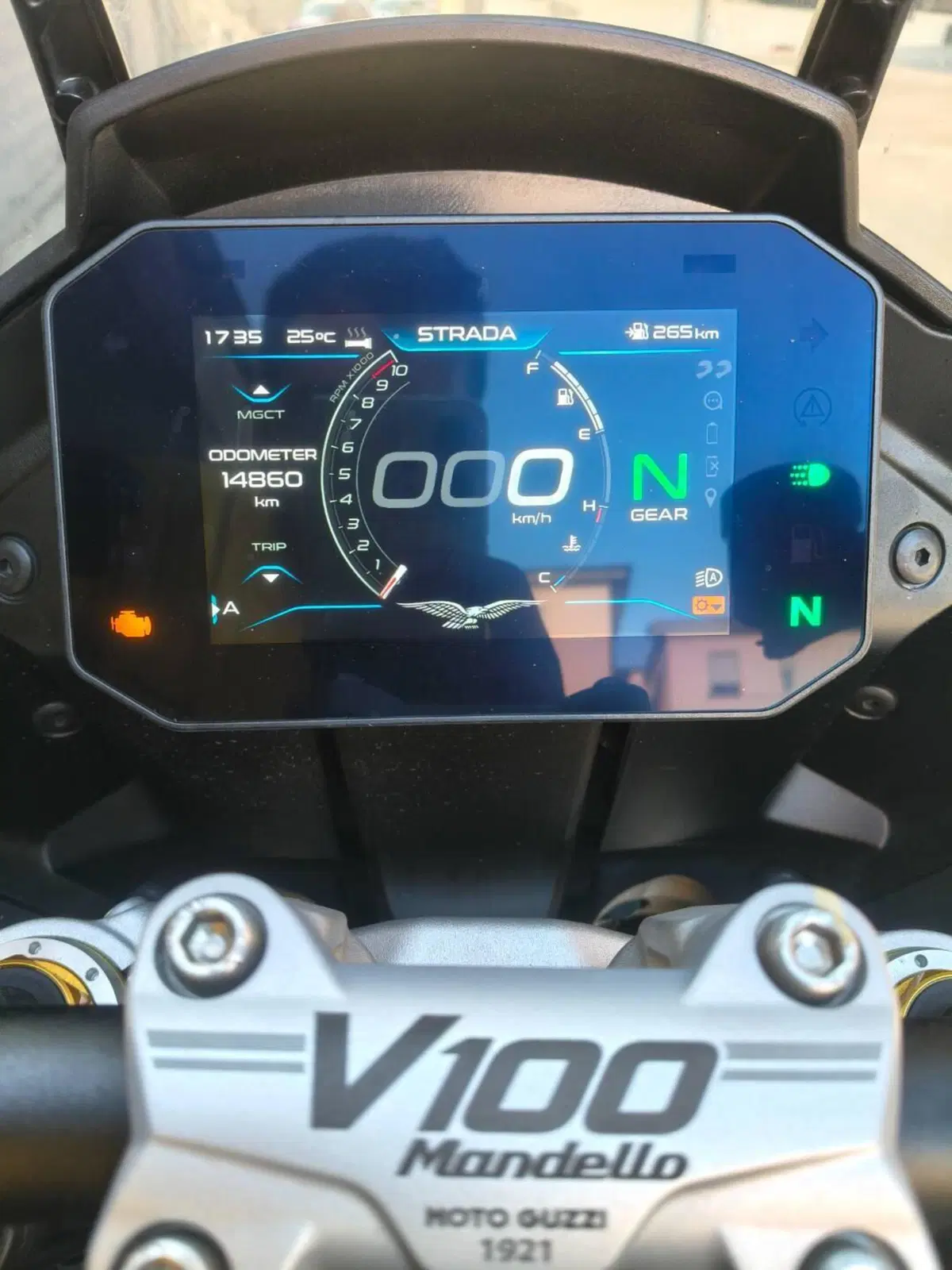 Moto Guzzi V100 Mandello S (2025 - 26) (4)