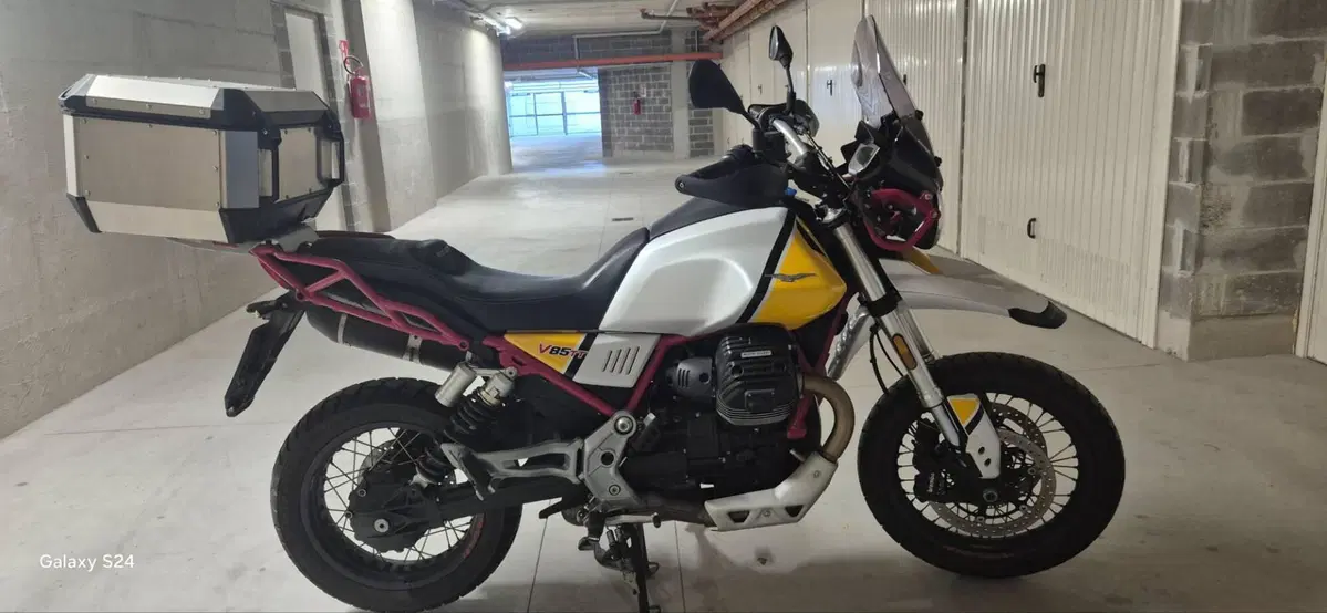 Moto Guzzi V85 TT Evocative Graphics (2019 - 20)