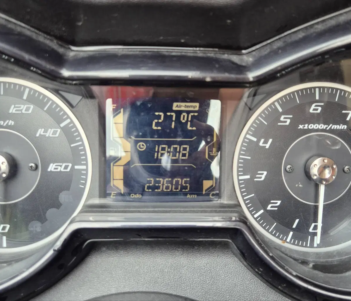 Yamaha X-Max 300 Tech Max (2021 - 24) (4)