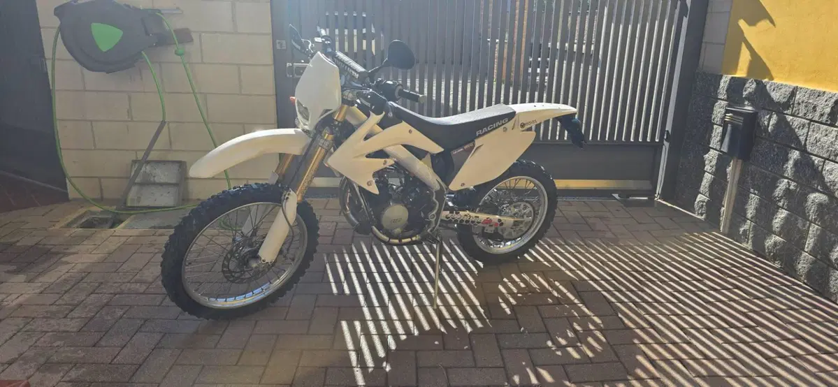 HM CRE 50 Six Racing (2010 - 12)