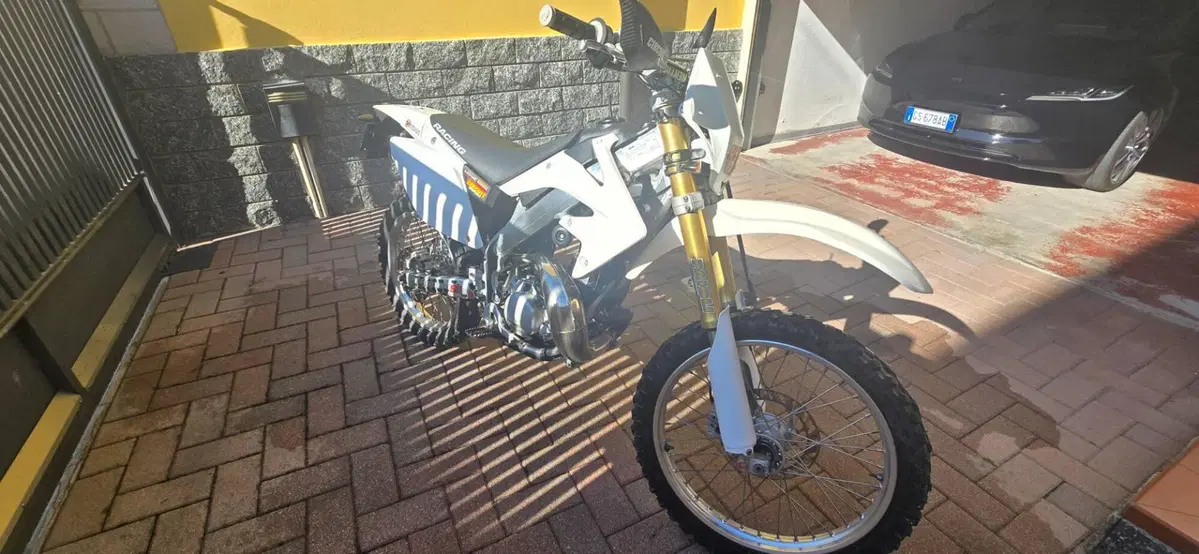 HM CRE 50 Six Racing (2010 - 12) (3)