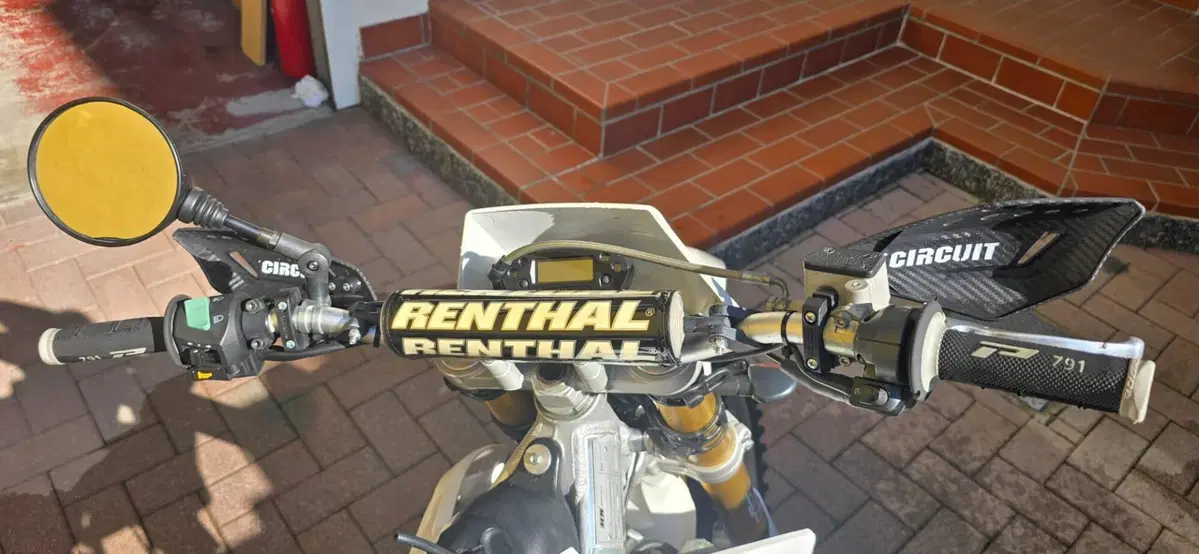 HM CRE 50 Six Racing (2010 - 12) (4)
