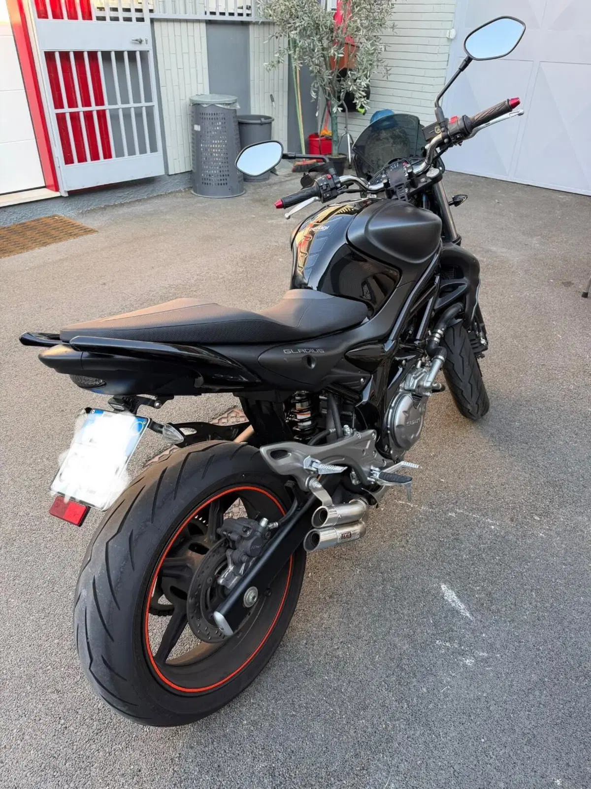 Suzuki Gladius 650 SFV (2009 - 15) (2)