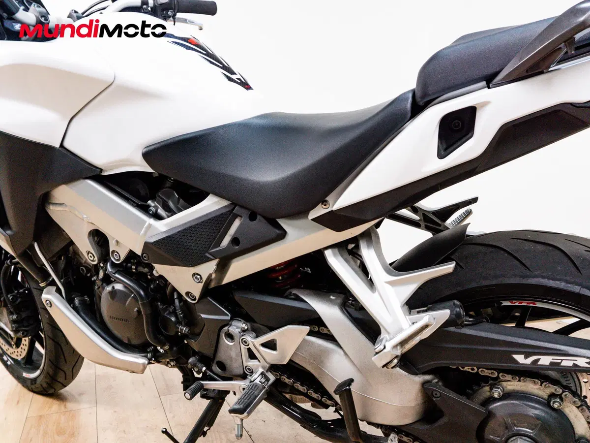Honda VFR 800 (1998 - 01) (10)