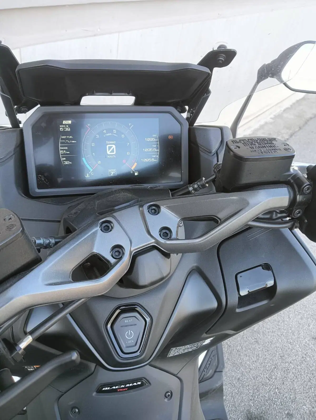 Yamaha T-Max 560 25th Anniversary (2026) (5)