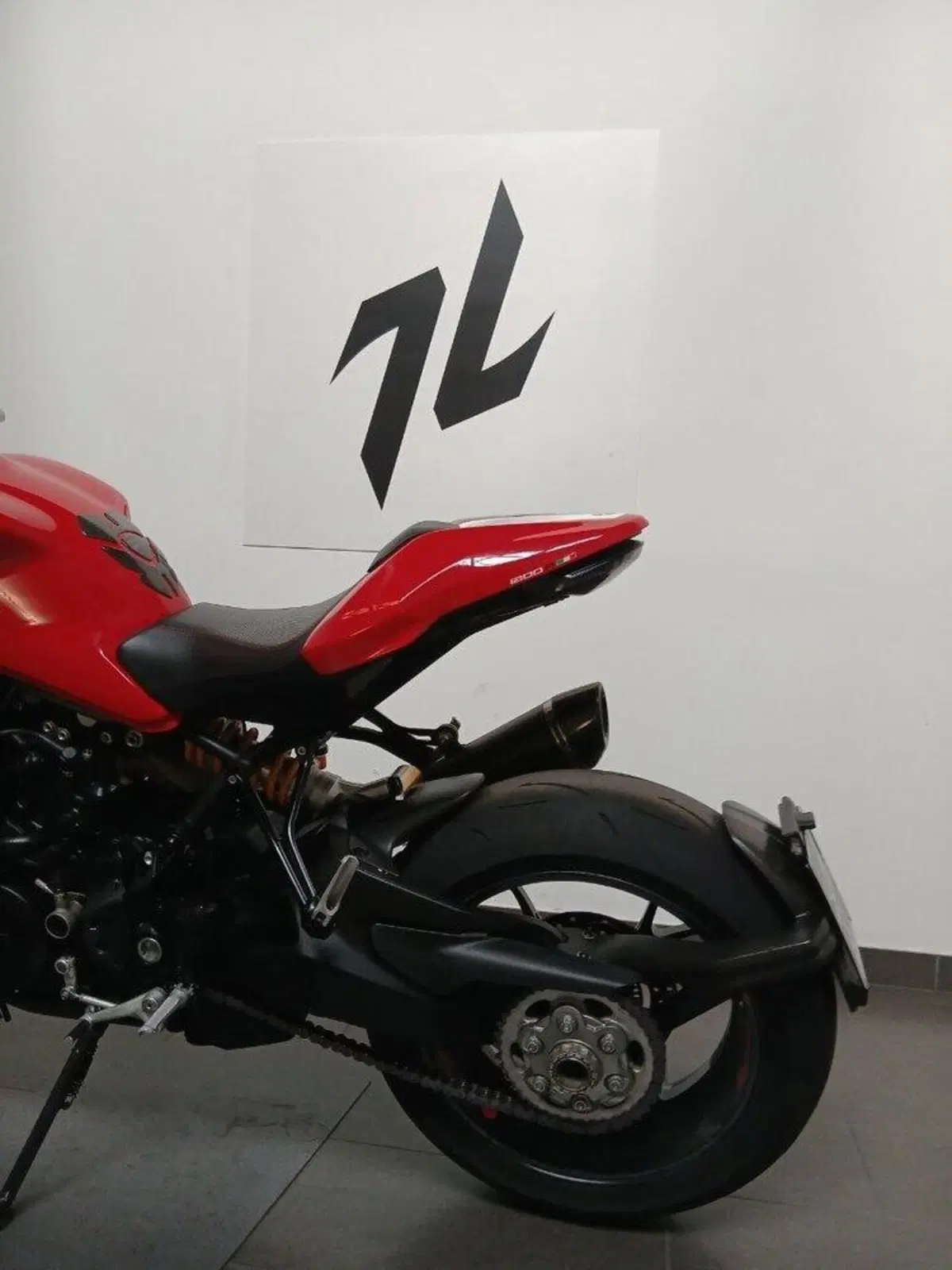 Ducati Monster 1200 R (2016 - 19) (4)