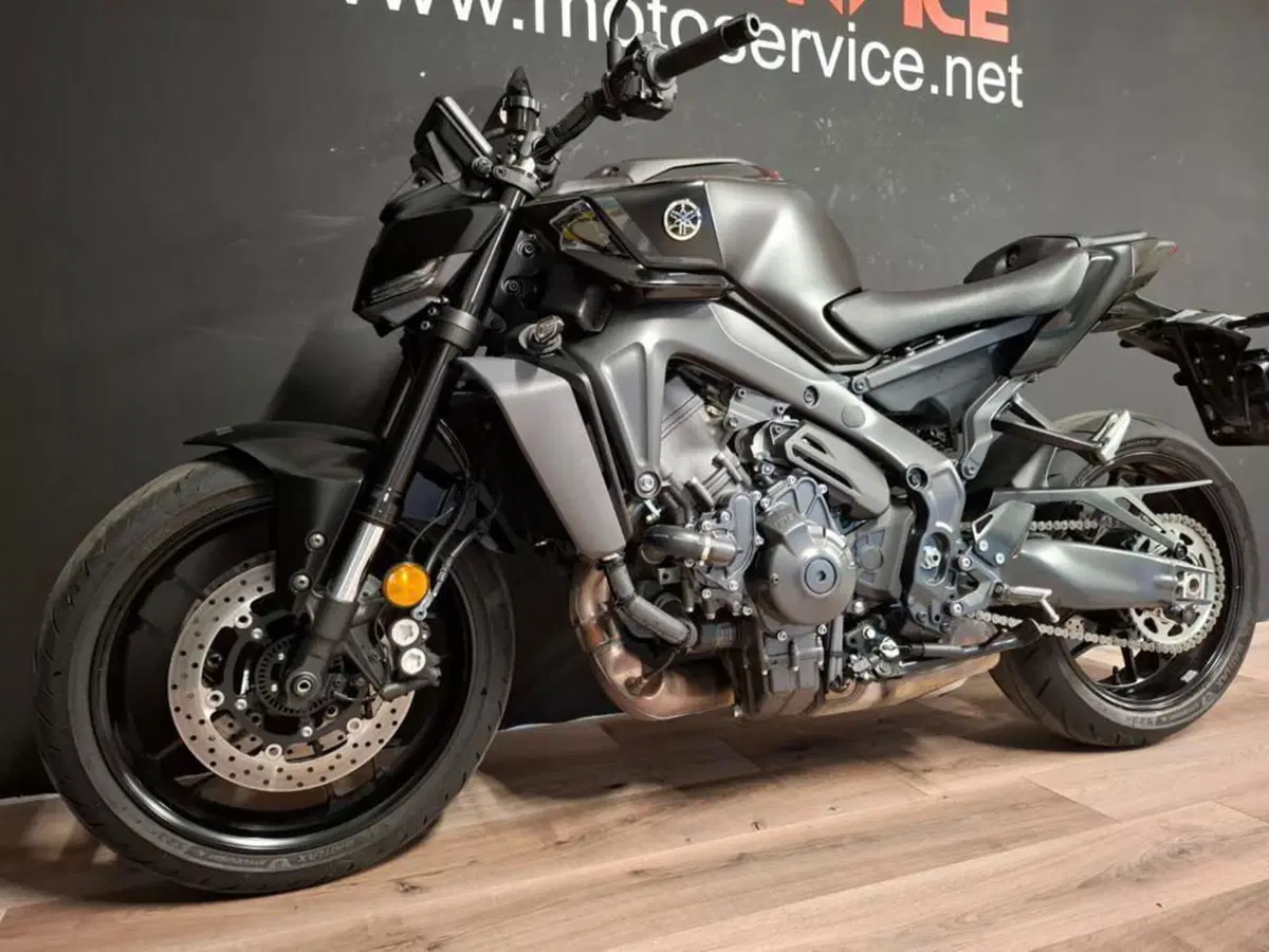 Yamaha MT-09 Y-AMT (2024 - 26) (2)