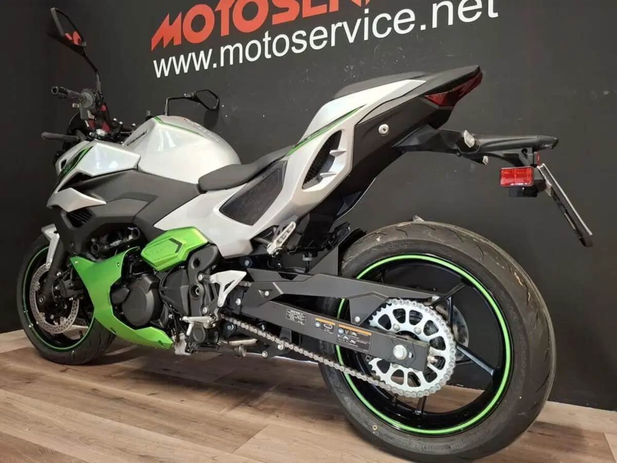Kawasaki Z7 Hybrid (2024 - 26) (3)