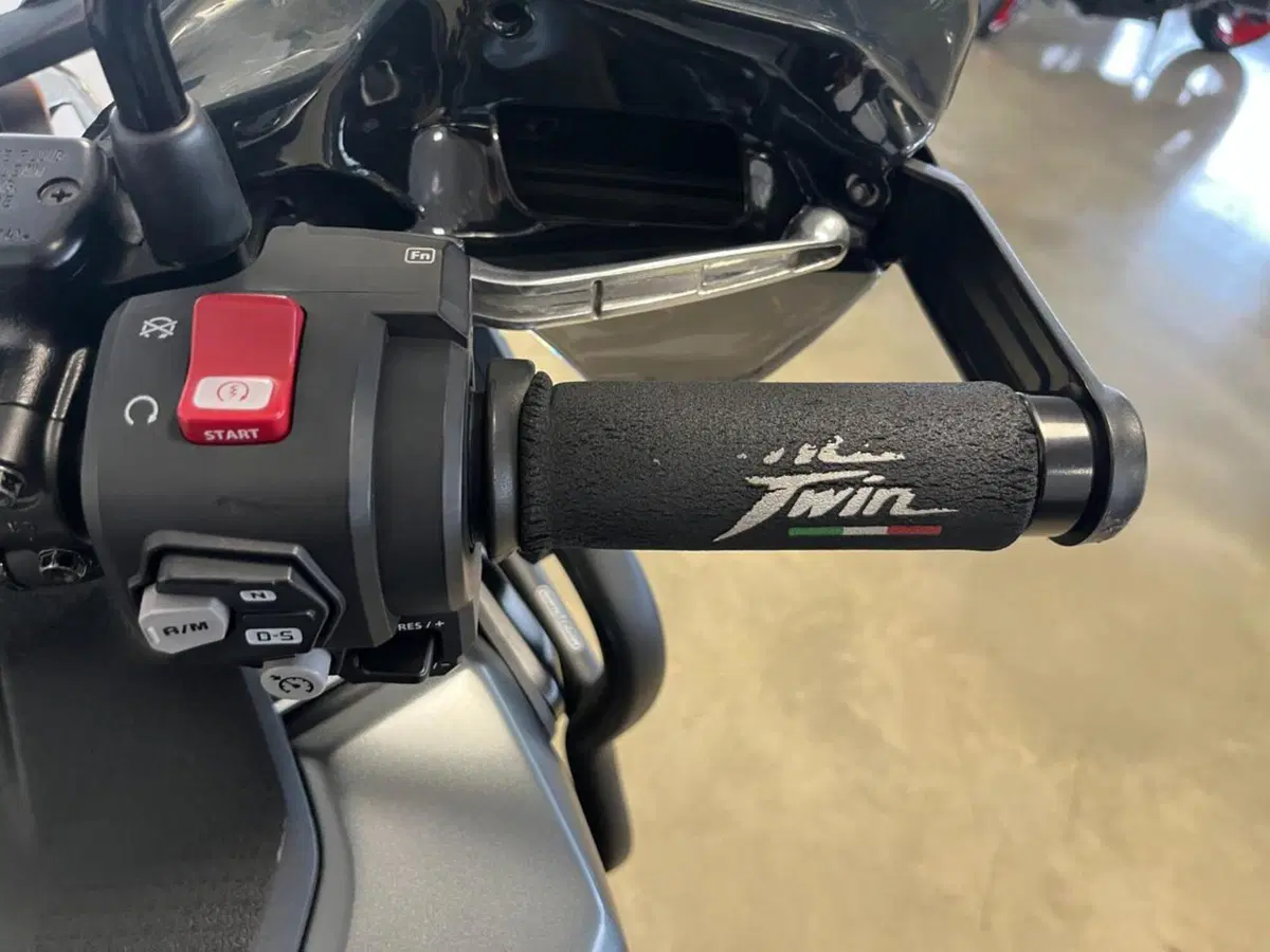 Honda Africa Twin CRF 1100L (2022 - 23) (11)
