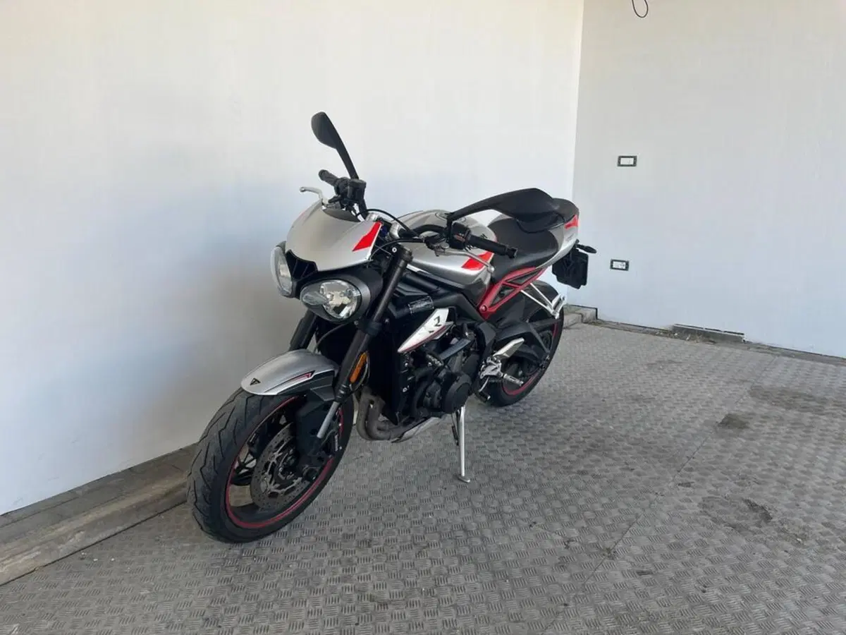 Triumph Street Triple R (2017 - 20) (4)