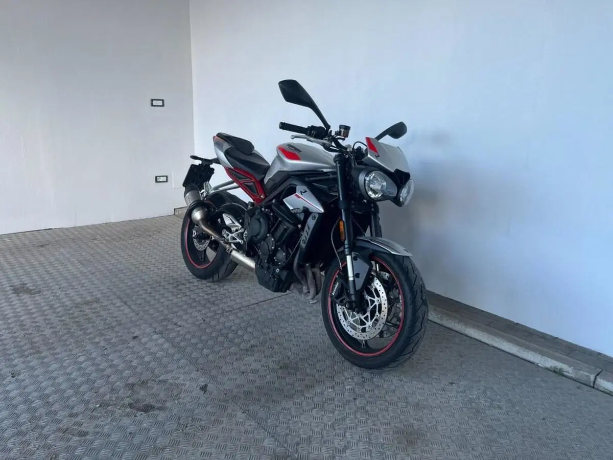 Triumph Street Triple R (2017 - 20) (2)