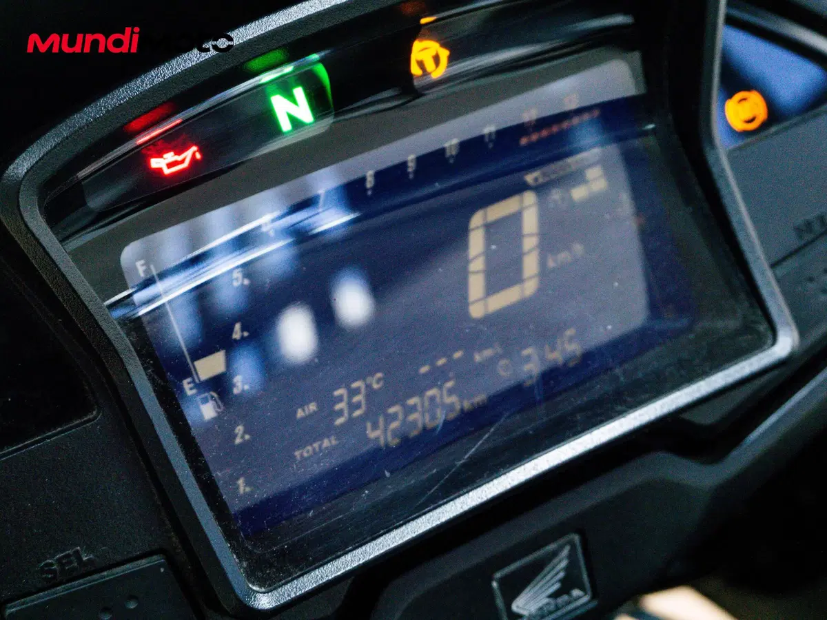 Honda VFR 800 (1998 - 01) (12)